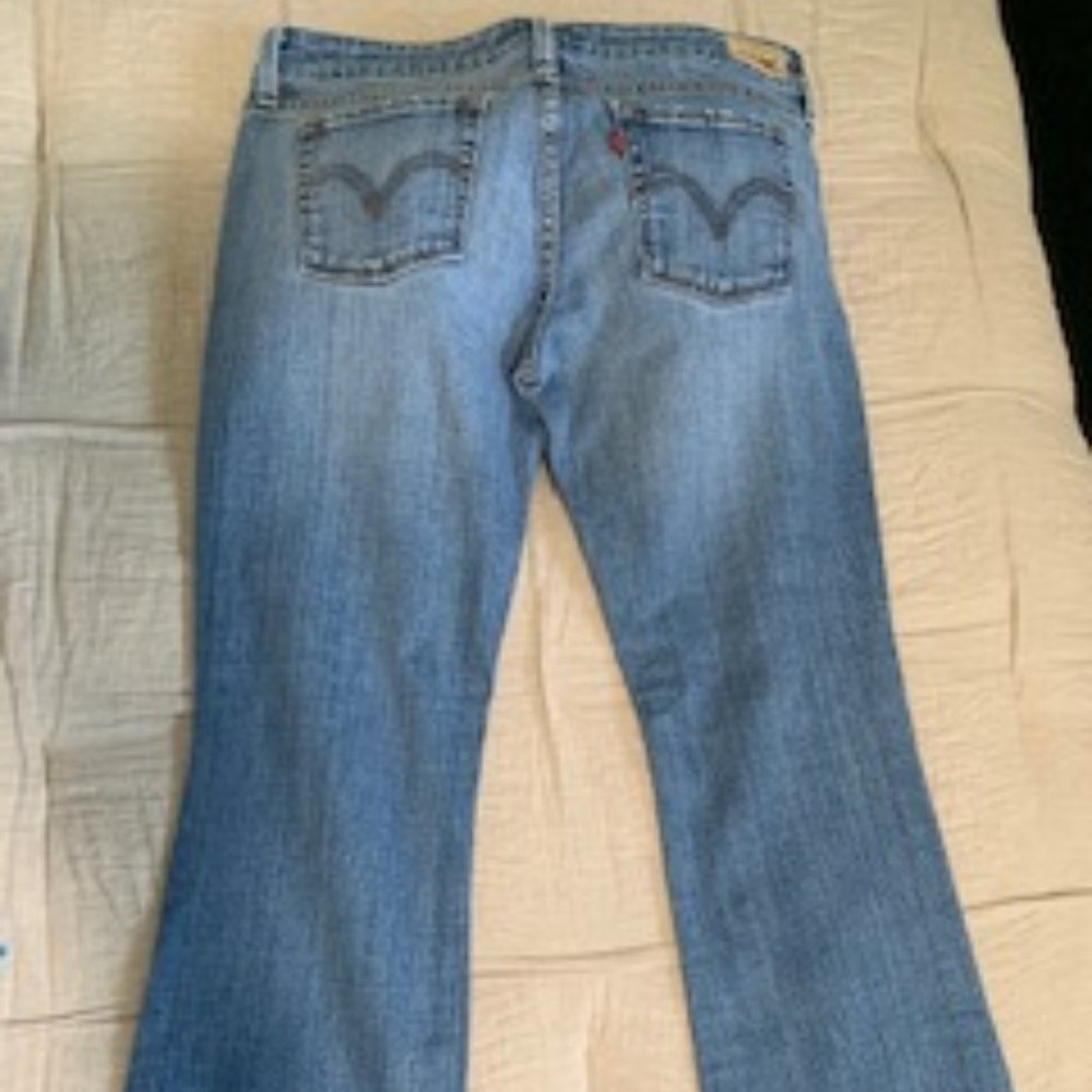 Women's Low Boot Cut Levi's 545 Jeans Size 6 Medium